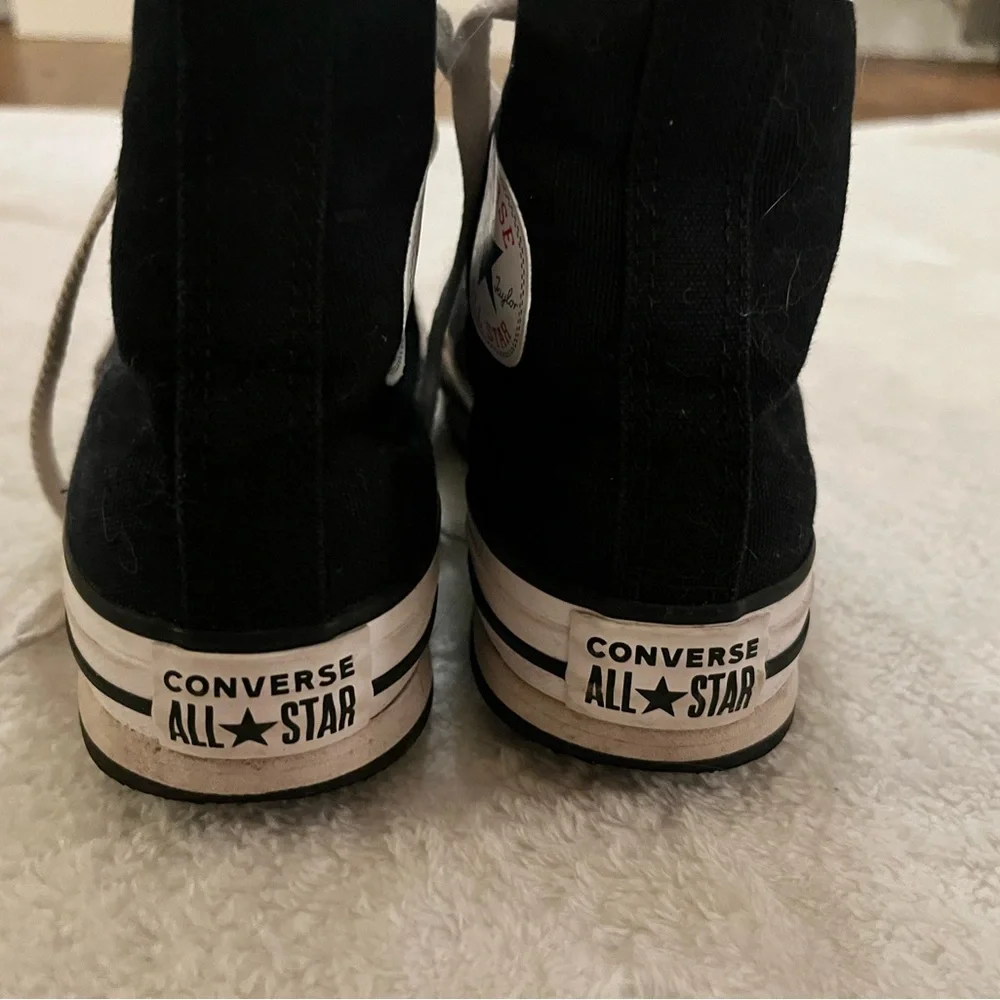 Girls size 2.5 Converse Black High-Top Sneakers